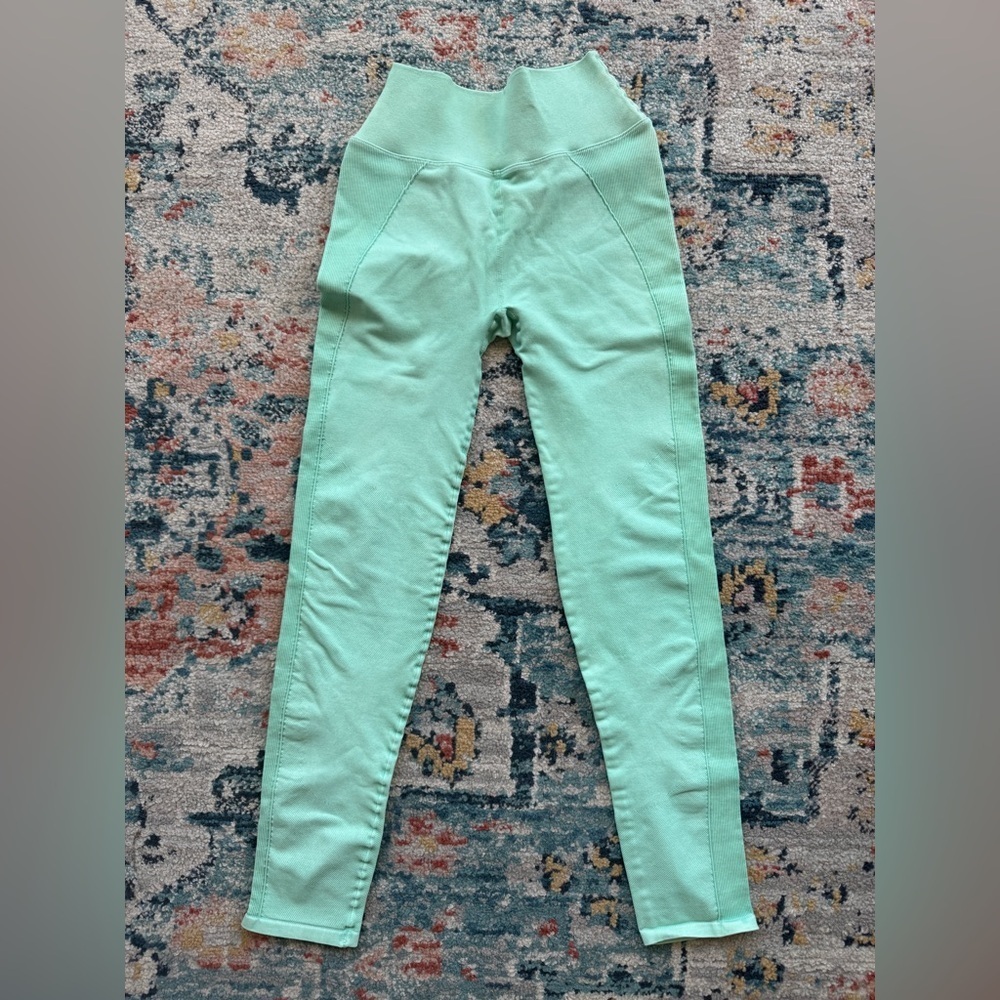 Free People Movement Mint High Waisted Leggings
Size XS/S